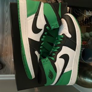 Super clean size 8.5 gentle worn no creases Air Jordon Retro High OG